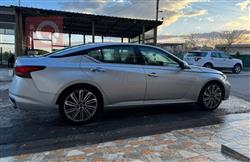 نيسان ألتيما